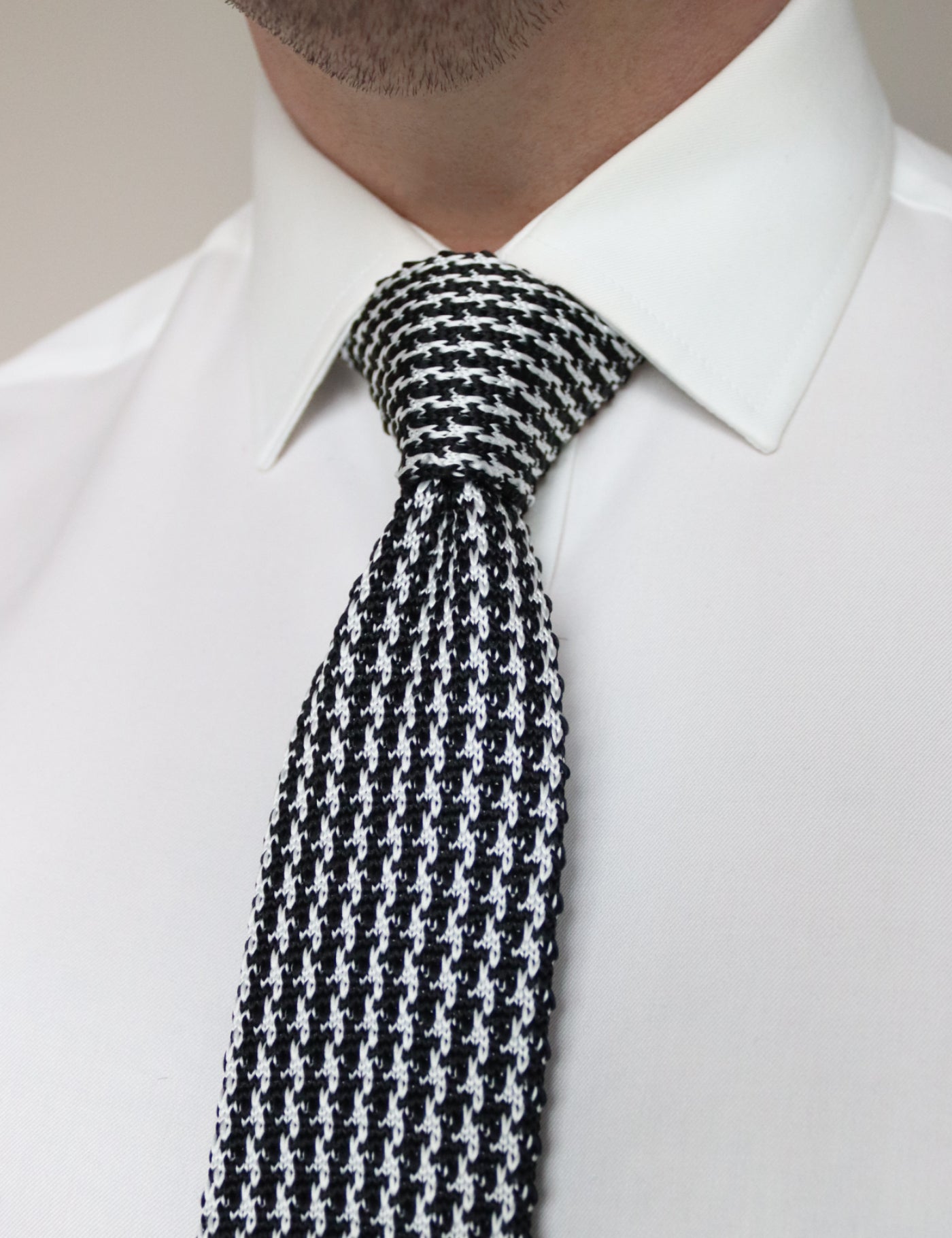 Houndstooth Design Knitted Tie With Diamond End - Black