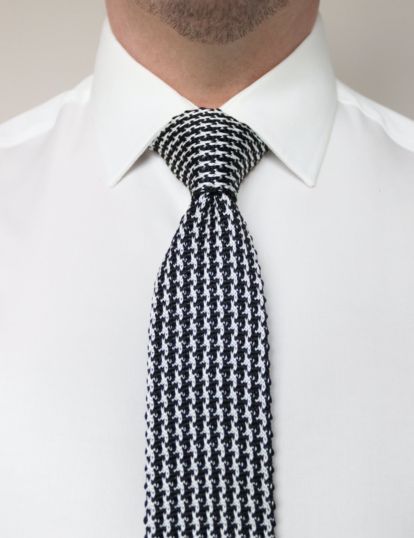 Houndstooth Design Knitted Tie With Diamond End - Black